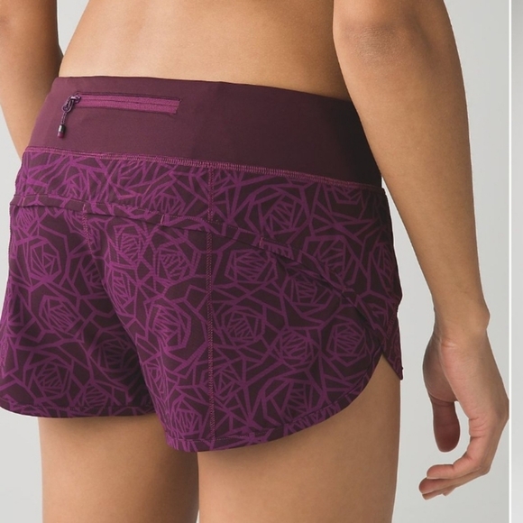 Lululemon | Speedway 2.5" Inseam Shorts size 6‎ - Picture 2 of 9